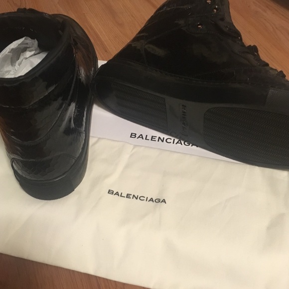 Sneakers - Picture 3 of 4